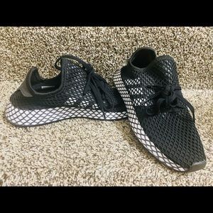 Adidas women deerupt running shoes size 6